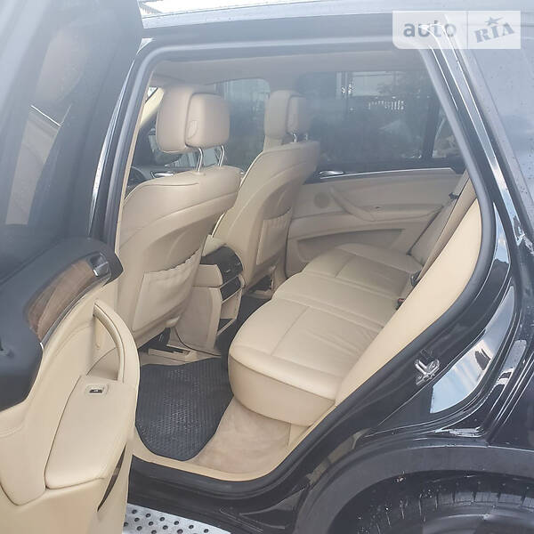 Позашляховик / Кросовер BMW X5 2011 в Івано-Франківську