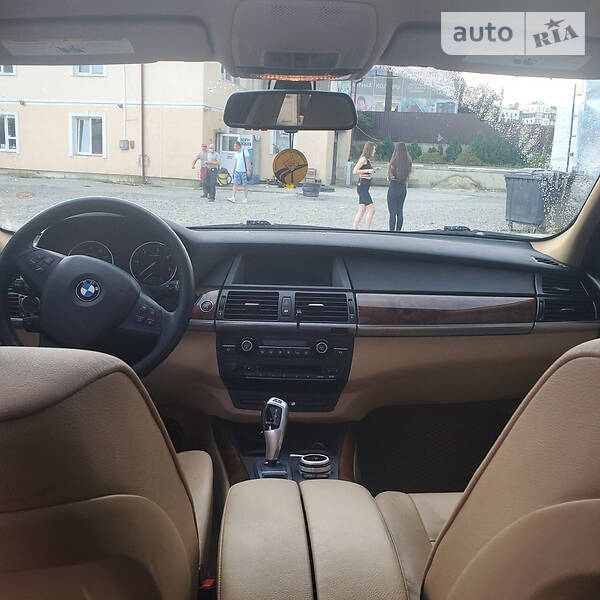 Позашляховик / Кросовер BMW X5 2011 в Івано-Франківську