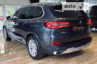 Позашляховик / Кросовер BMW X5 2019 в 