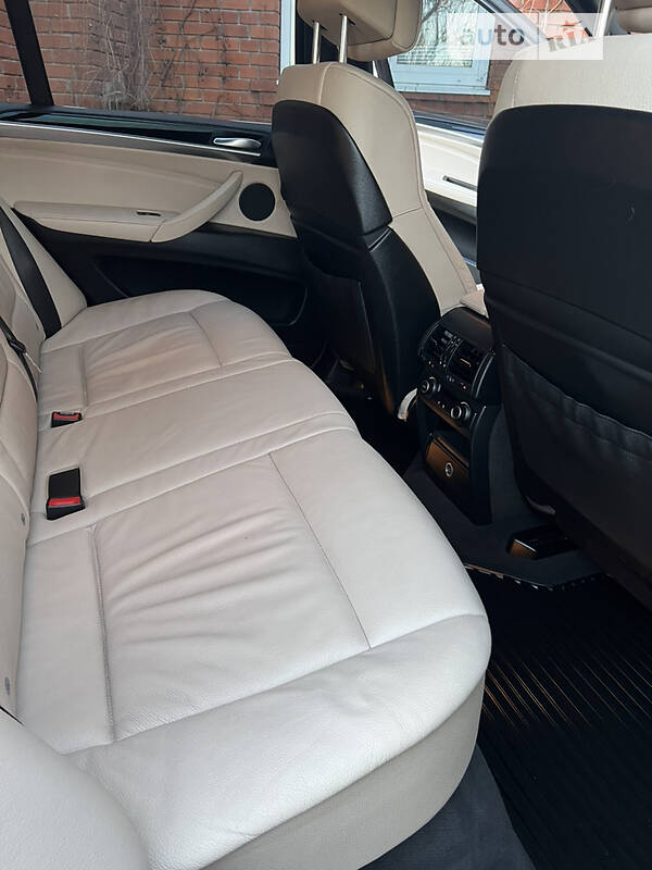 Позашляховик / Кросовер BMW X5 2010 в Краснокутську