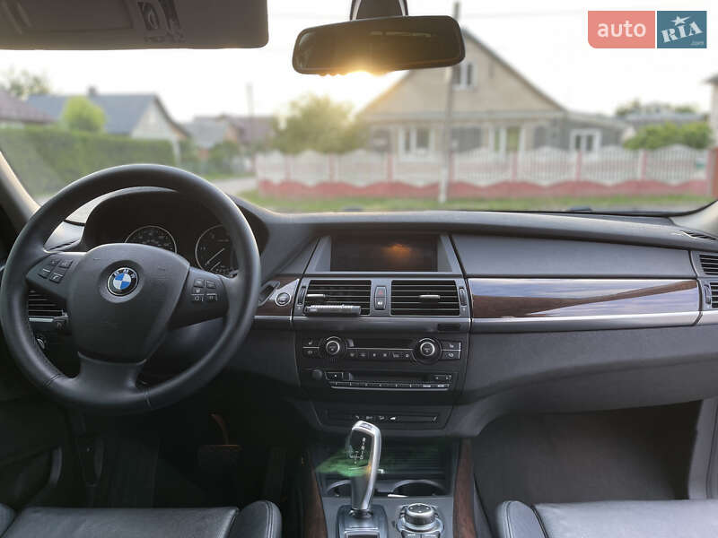 Внедорожник / Кроссовер BMW X5 2011 в Луцке