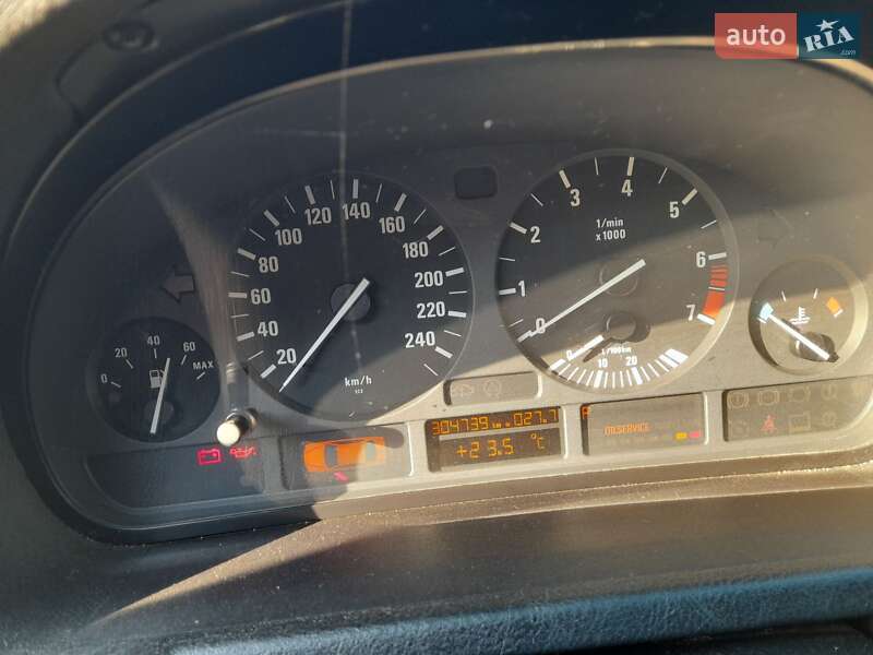 Внедорожник / Кроссовер BMW X5 2000 в Черноморске