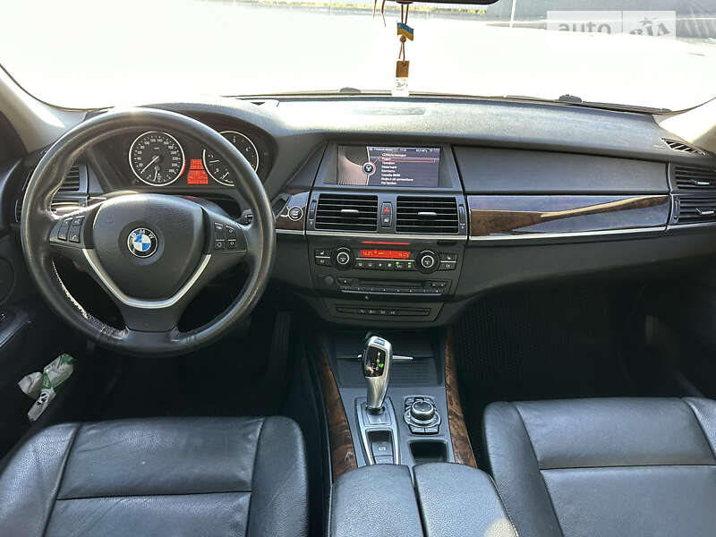 Внедорожник / Кроссовер BMW X5 2010 в Запорожье