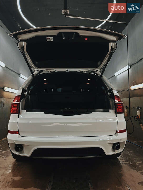 Позашляховик / Кросовер BMW X5 2011 в Нововолинську