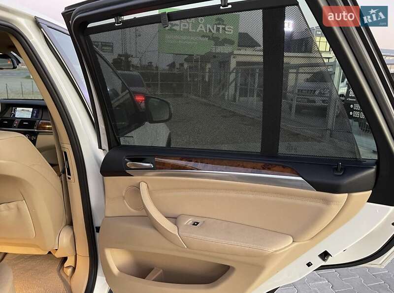 Позашляховик / Кросовер BMW X5 2010 в Чернівцях