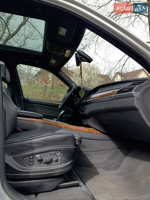 Внедорожник / Кроссовер BMW X5 2008 в Старом Самборе