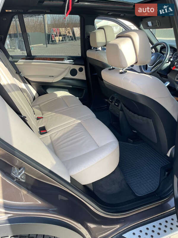 Внедорожник / Кроссовер BMW X5 2011 в Кицмани