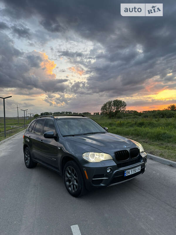 Внедорожник / Кроссовер BMW X5 2011 в Ровно