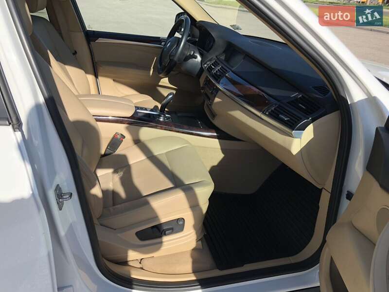 Позашляховик / Кросовер BMW X5 2012 в Бучі