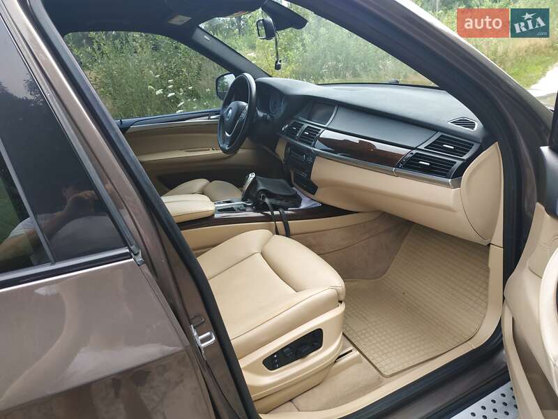 Позашляховик / Кросовер BMW X5 2013 в Вараші