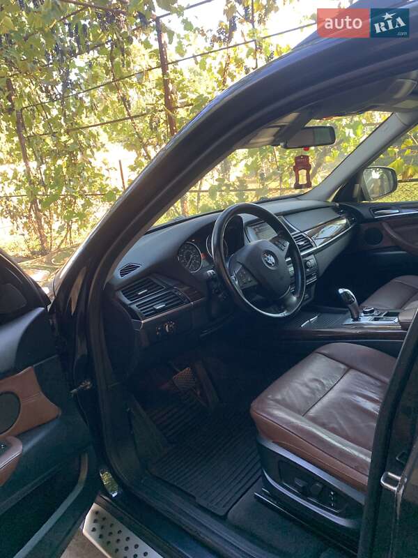 Внедорожник / Кроссовер BMW X5 2010 в Бобринце