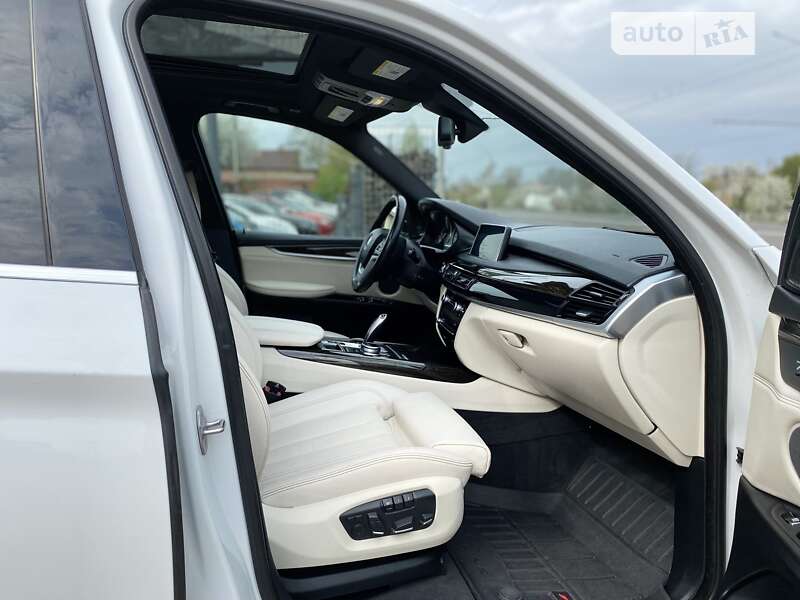 Позашляховик / Кросовер BMW X5 2017 в Луцьку