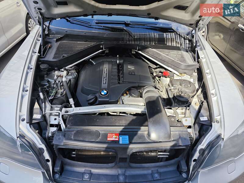 Позашляховик / Кросовер BMW X5 2010 в Львові