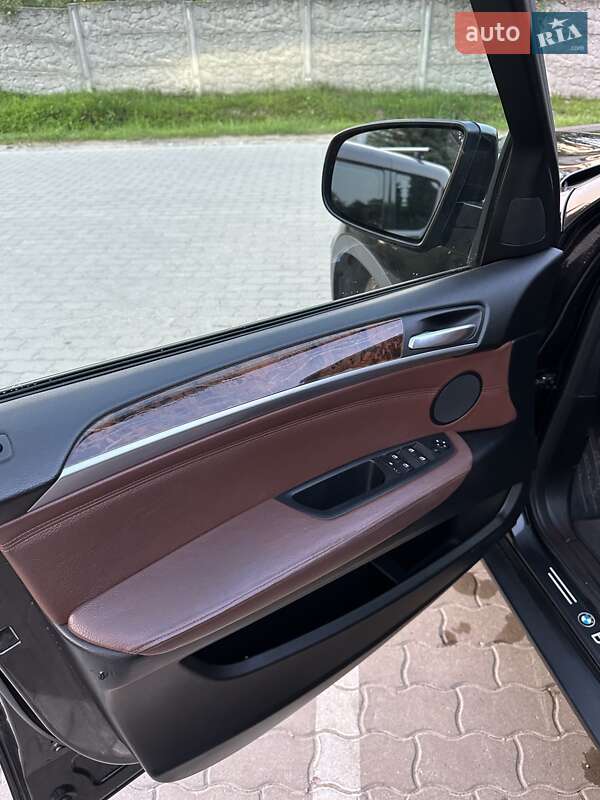 Позашляховик / Кросовер BMW X5 2010 в Львові