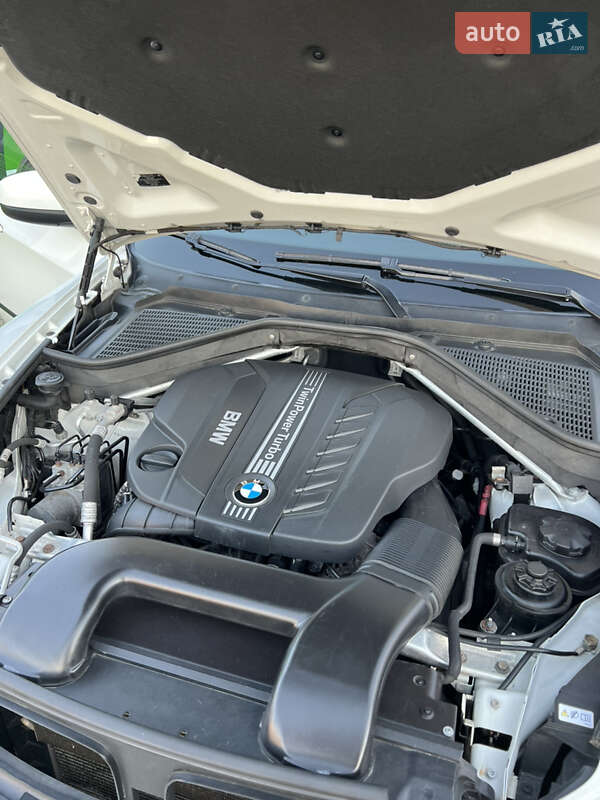 Внедорожник / Кроссовер BMW X5 2011 в Сторожинце