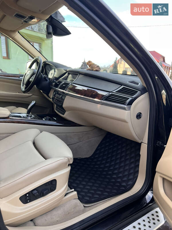 Внедорожник / Кроссовер BMW X5 2011 в Калуше