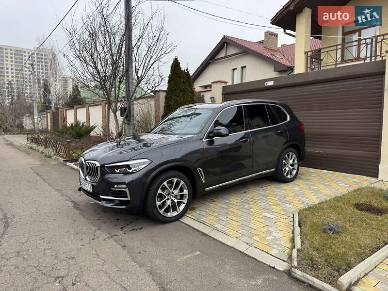 Внедорожник / Кроссовер BMW X5 2019 в 