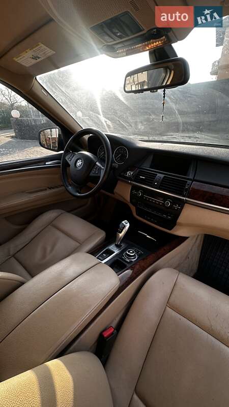 Позашляховик / Кросовер BMW X5 2011 в Івано-Франківську