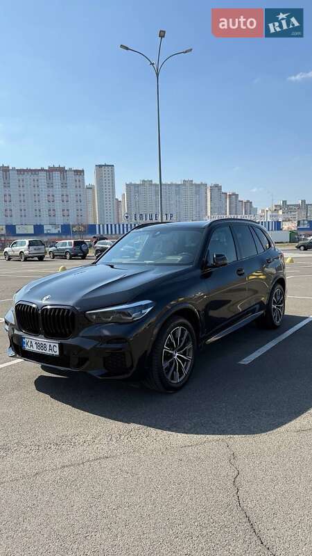 Позашляховик / Кросовер BMW X5 2021 в 