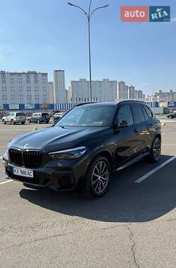 Позашляховик / Кросовер BMW X5 2021 в 