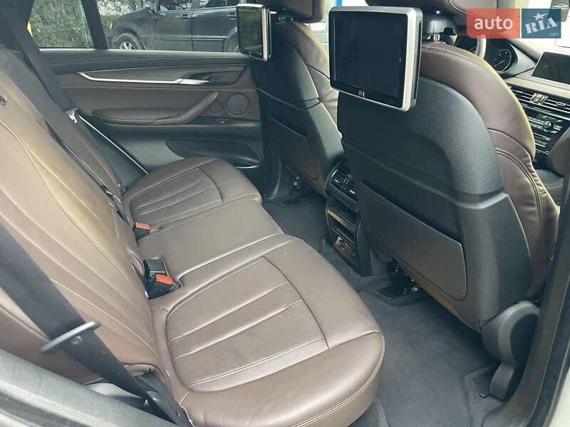 Позашляховик / Кросовер BMW X5 2017 в Чернівцях