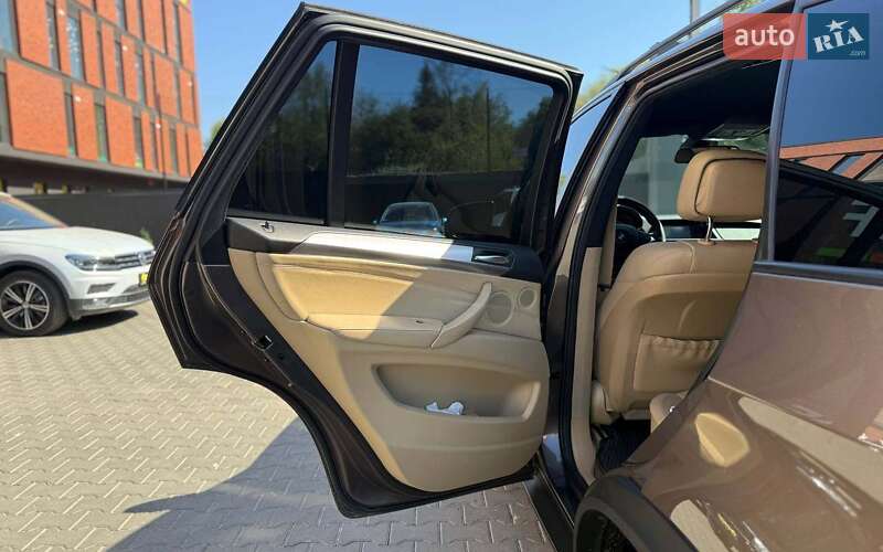 Внедорожник / Кроссовер BMW X5 2011 в Черновцах