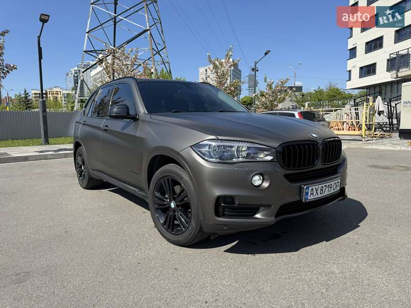 Позашляховик / Кросовер BMW X5 2013 в 
