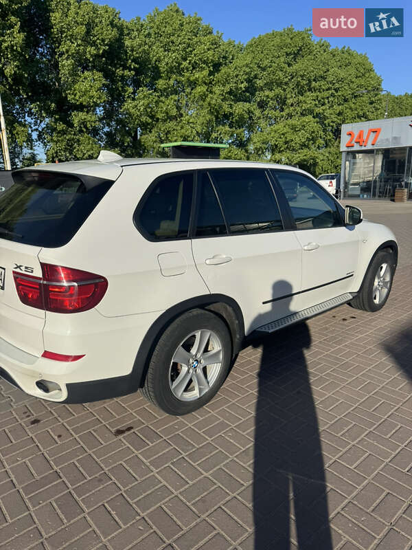 Позашляховик / Кросовер BMW X5 2010 в Чернівцях