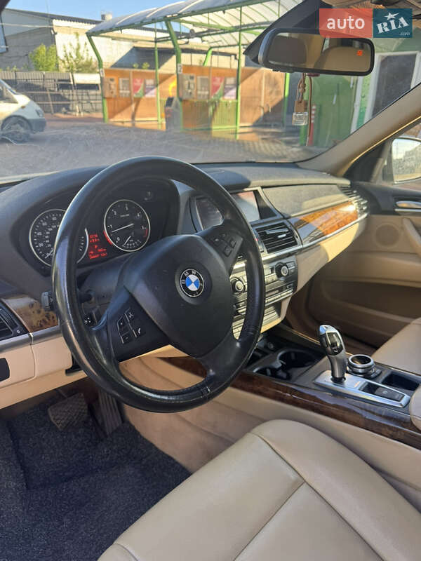 Позашляховик / Кросовер BMW X5 2010 в Чернівцях