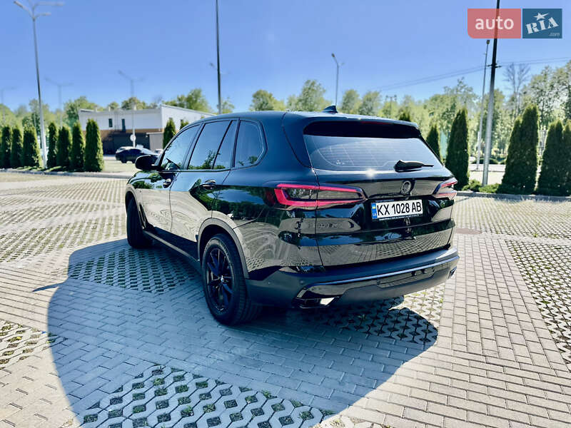 Внедорожник / Кроссовер BMW X5 2021 в Харькове