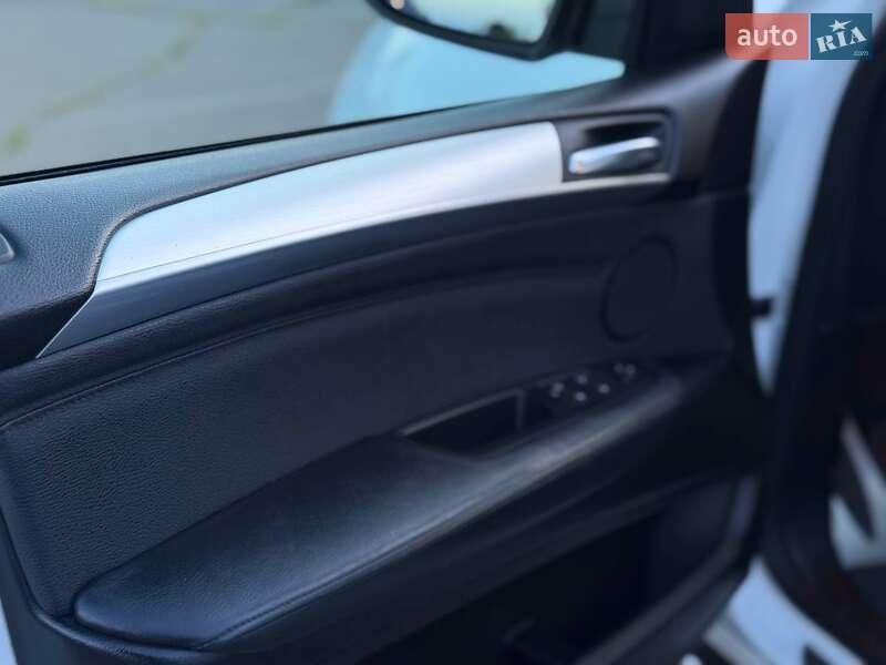 Позашляховик / Кросовер BMW X5 2011 в Миколаєві