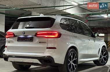 Позашляховик / Кросовер BMW X5 2021 в 