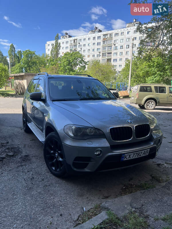 Позашляховик / Кросовер BMW X5 2011 в 