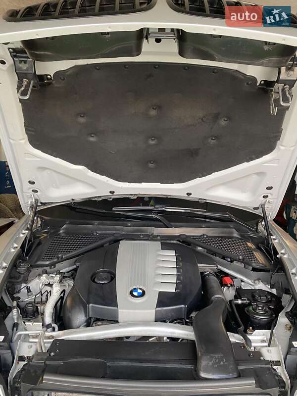 Внедорожник / Кроссовер BMW X5 2009 в Нетешине