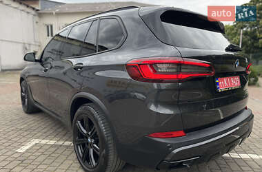 Позашляховик / Кросовер BMW X5 2019 в 