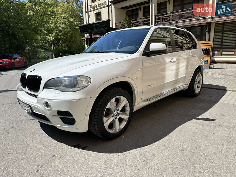 Позашляховик / Кросовер BMW X5 2012 в Чернівцях