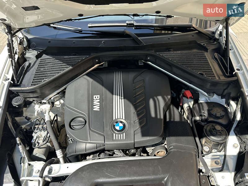 Позашляховик / Кросовер BMW X5 2012 в Чернівцях