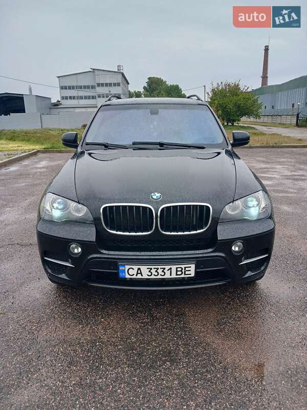 Позашляховик / Кросовер BMW X5 2010 в 