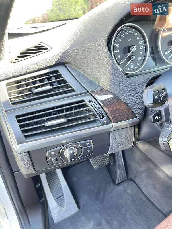 Внедорожник / Кроссовер BMW X5 2010 в Измаиле