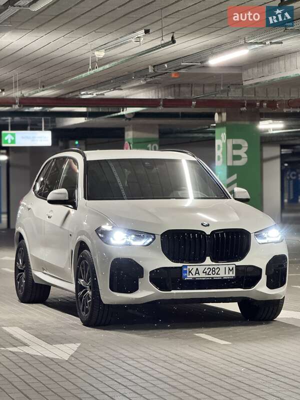 Внедорожник / Кроссовер BMW X5 2022 в 