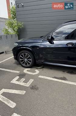 Позашляховик / Кросовер BMW X5 2022 в 