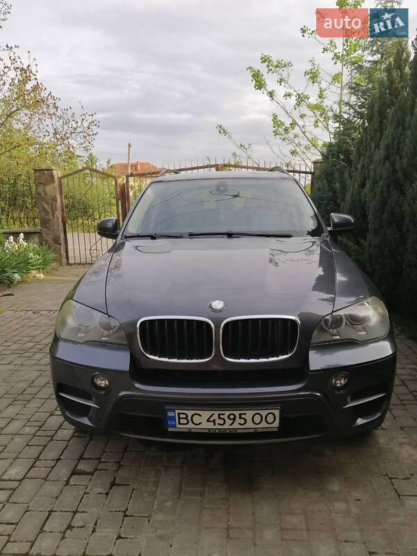 Позашляховик / Кросовер BMW X5 2011 в 