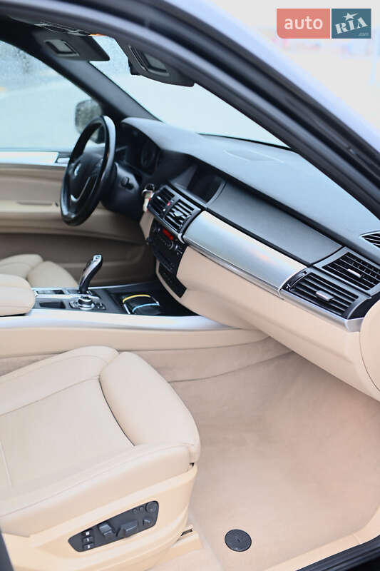 Внедорожник / Кроссовер BMW X5 2011 в Дубно