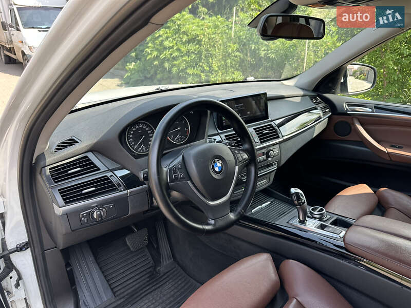 Внедорожник / Кроссовер BMW X5 2012 в Черновцах