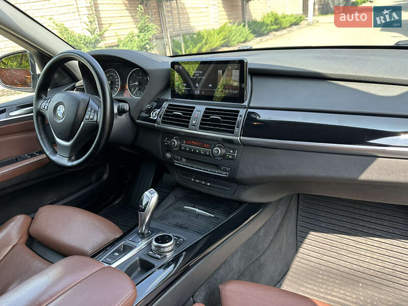 Внедорожник / Кроссовер BMW X5 2012 в Черновцах