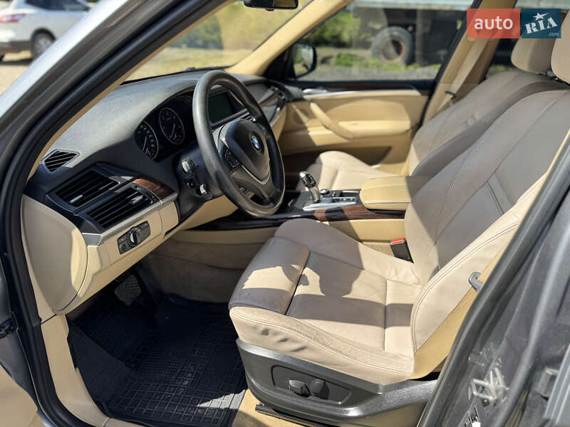 Позашляховик / Кросовер BMW X5 2010 в Івано-Франківську