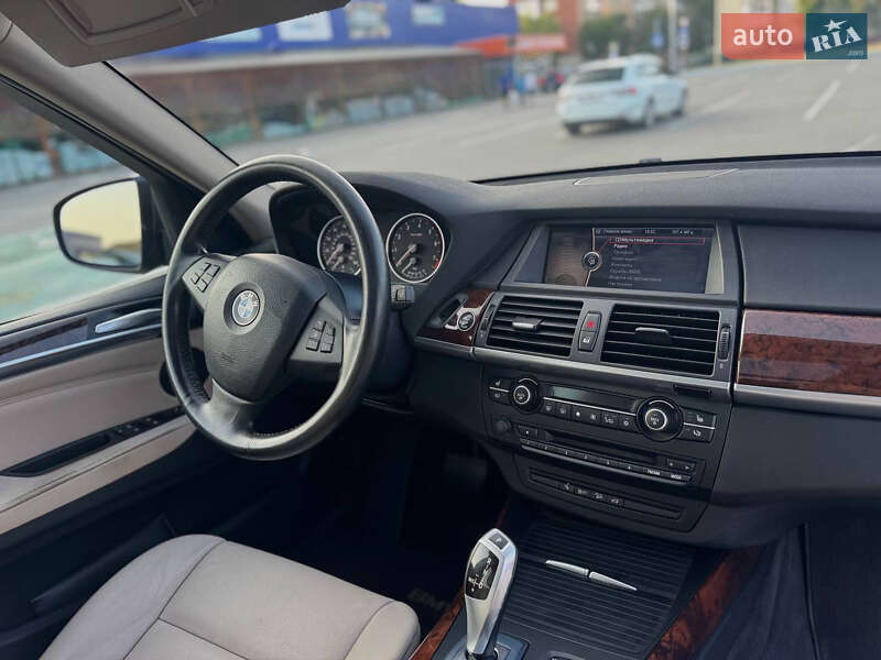 Внедорожник / Кроссовер BMW X5 2010 в Ивано-Франковске