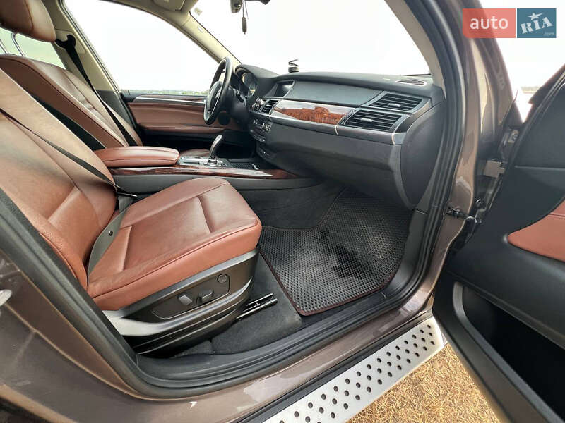 Внедорожник / Кроссовер BMW X5 2011 в Николаеве