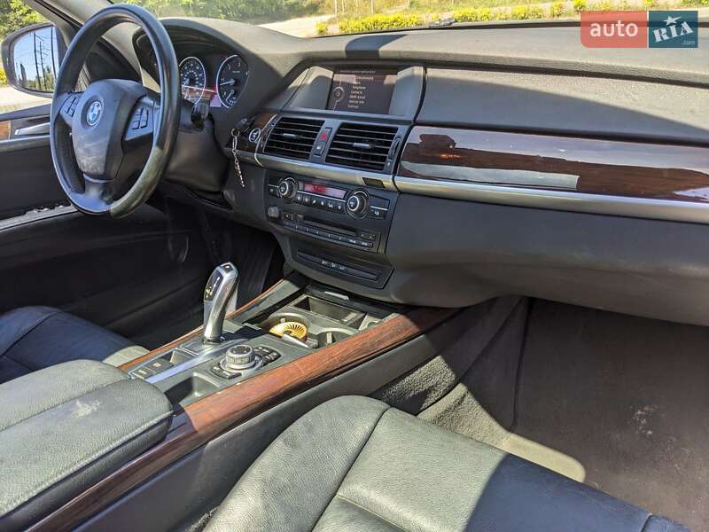 Внедорожник / Кроссовер BMW X5 2010 в Львове
