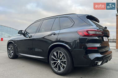 Позашляховик / Кросовер BMW X5 2021 в 